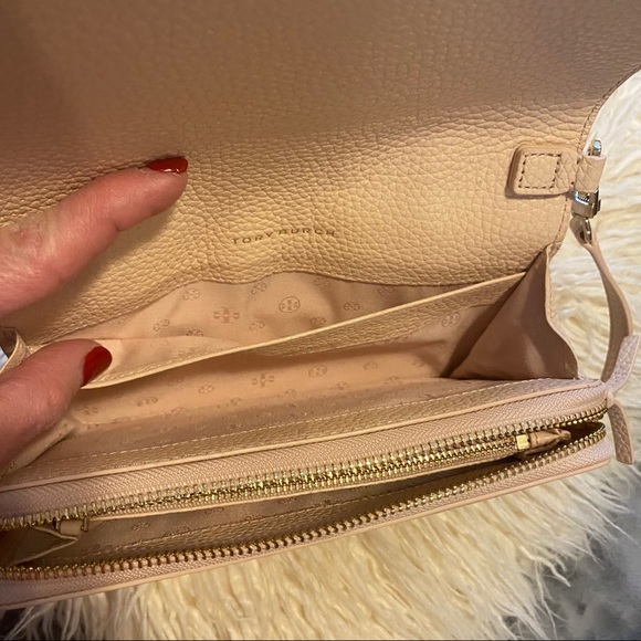 *SOLD*. Tory Burch light pink crossbody - Picture 6 of 7
